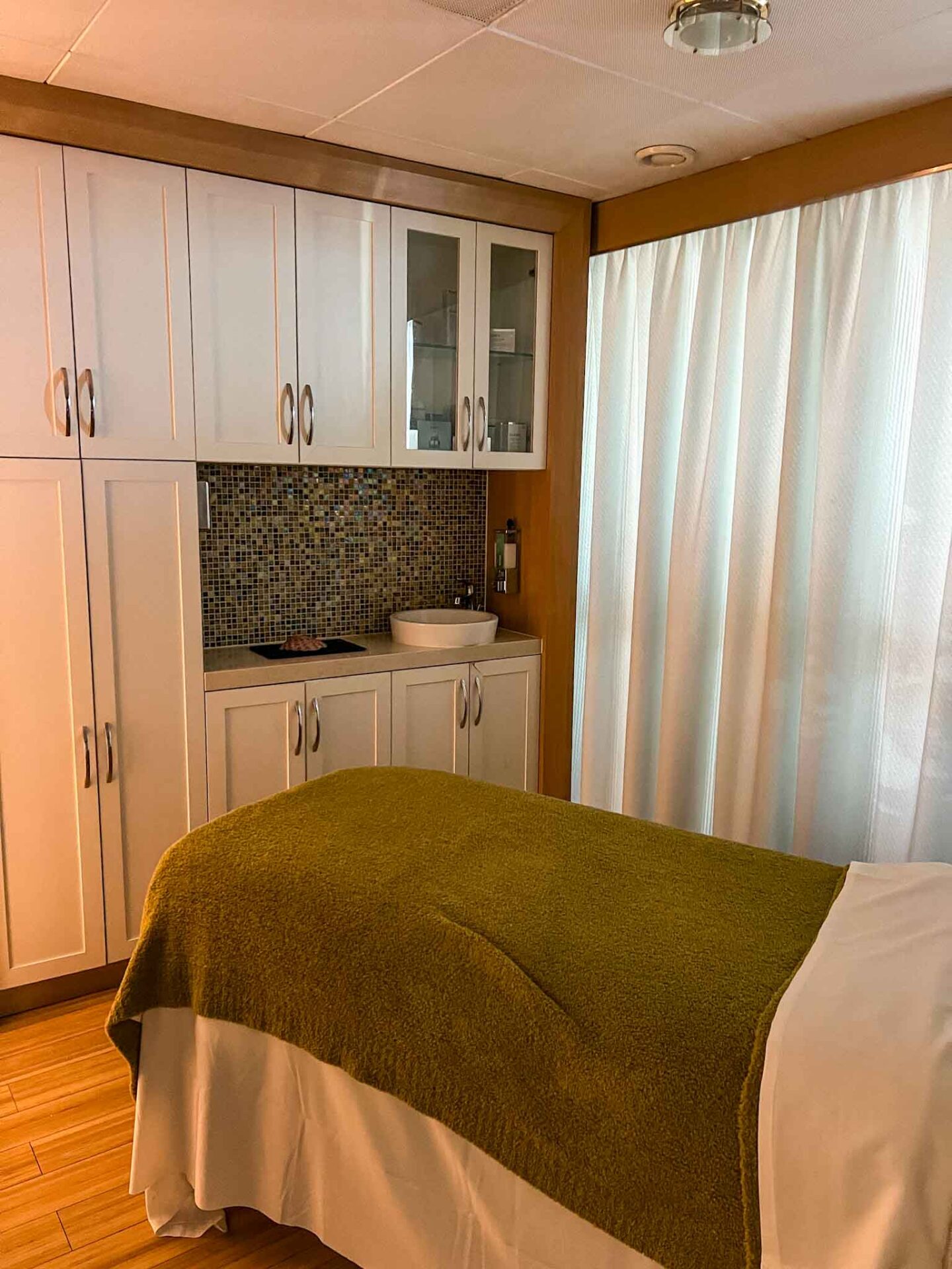 The Wandering Quinn Travel Blog Tui cruise review, spa treatment room onboard Marella Discovery 2