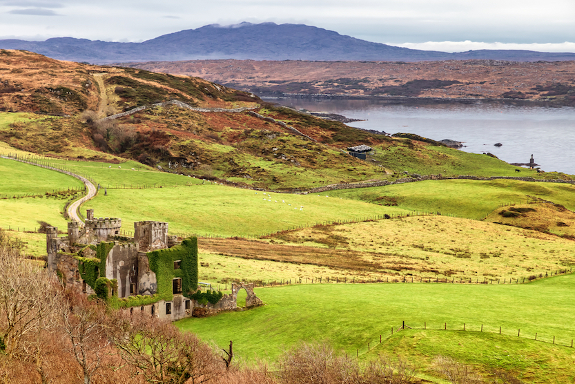 The Wandering Quinn Travel Blog day trips from Galway, Clifton Castle with friends around 