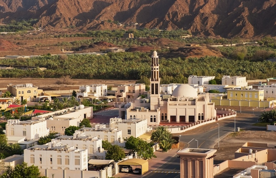 The Wandering Quinn Travel Blog hatta day trip, view of Hatta within the mountains