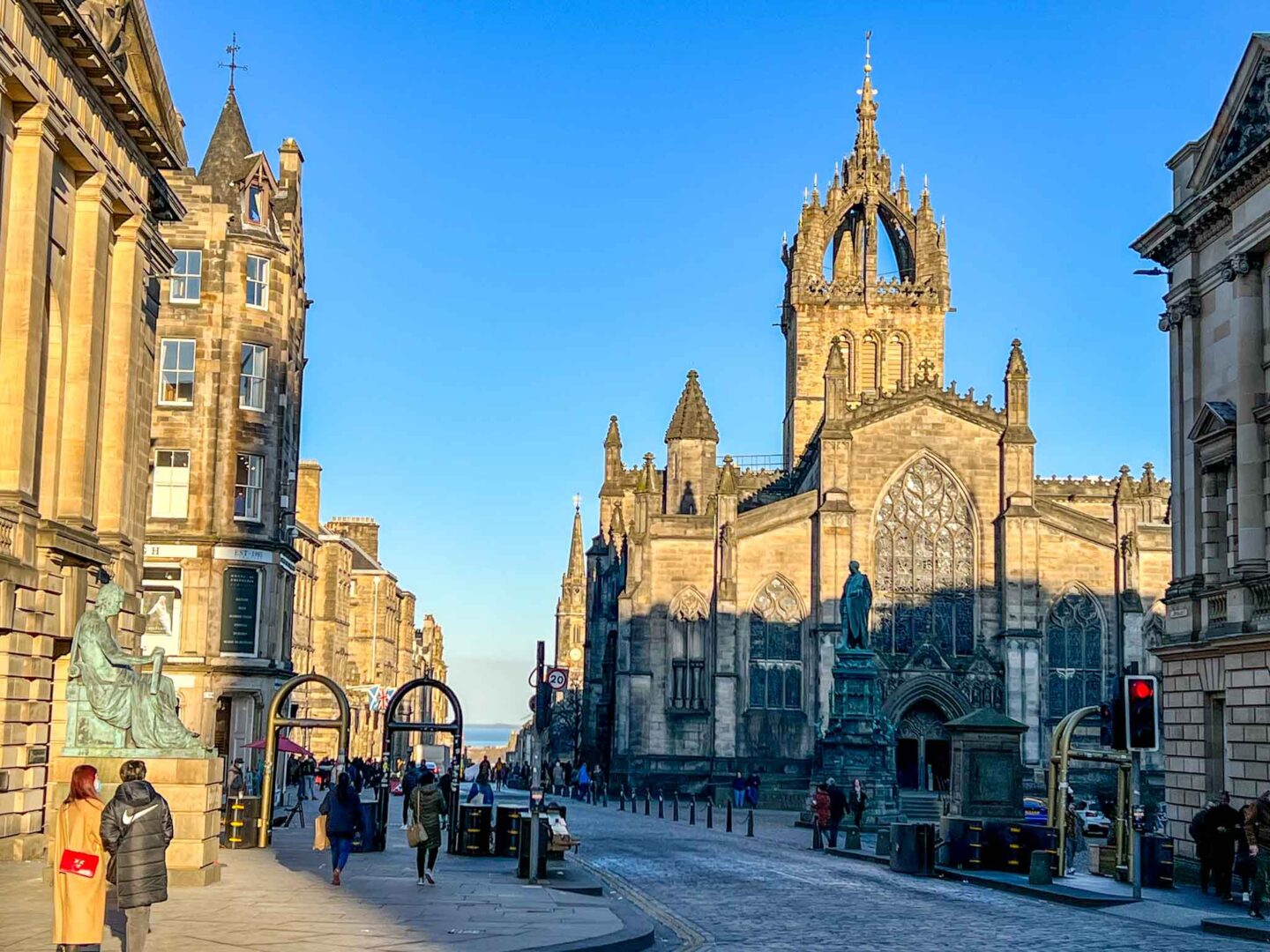 5 day Scotland itinerary, Edinburgh royal mile with blue sky