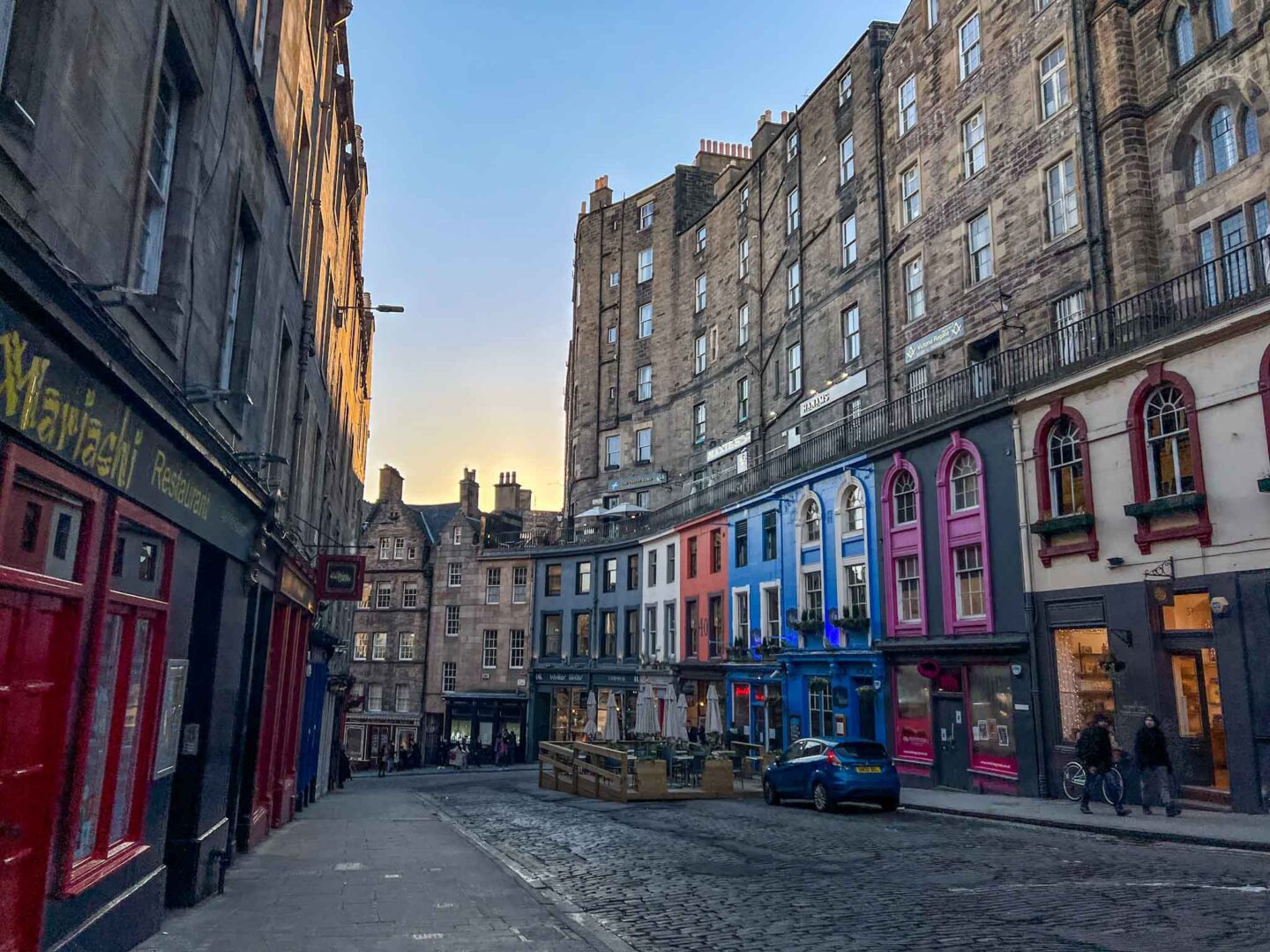 5 day Scotland itinerary, colourful buildings in Edinburgh old town