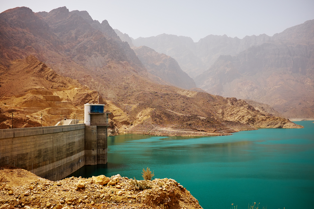 The Wandering Quinn Travel Blog things to do in hatta, Hatta Lake