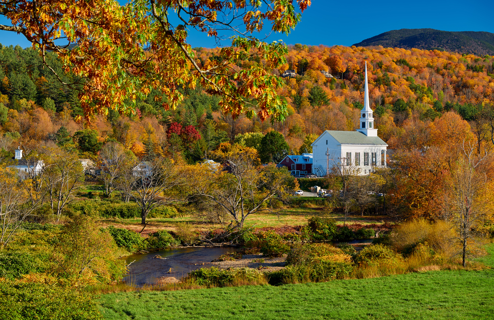 best places to visit in North America in October, Stowe Town Church in Vermont in Autumn